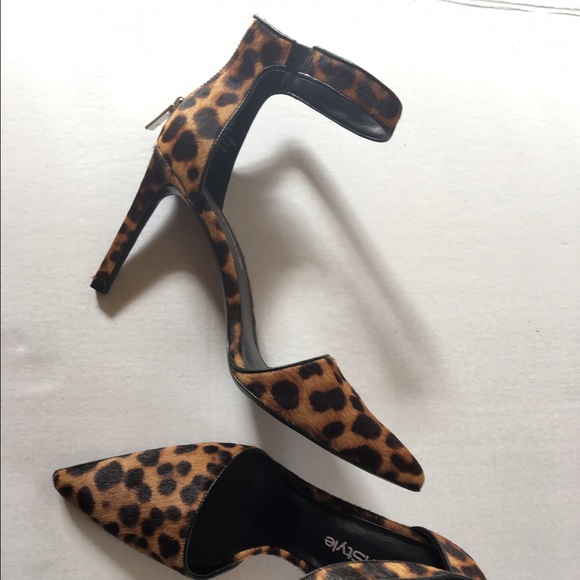 Nine West Leopard Print Heels Never Worn Without Box Size 8M - Picture 6 of 7
